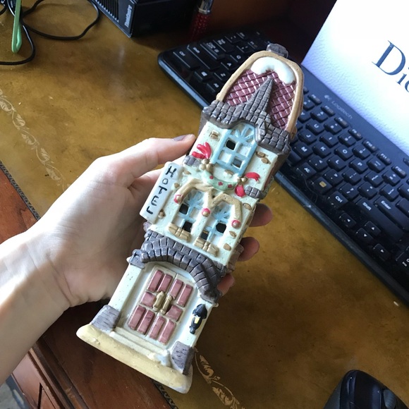 Christmas Hotel porcelain Statue Holiday - Picture 7 of 8